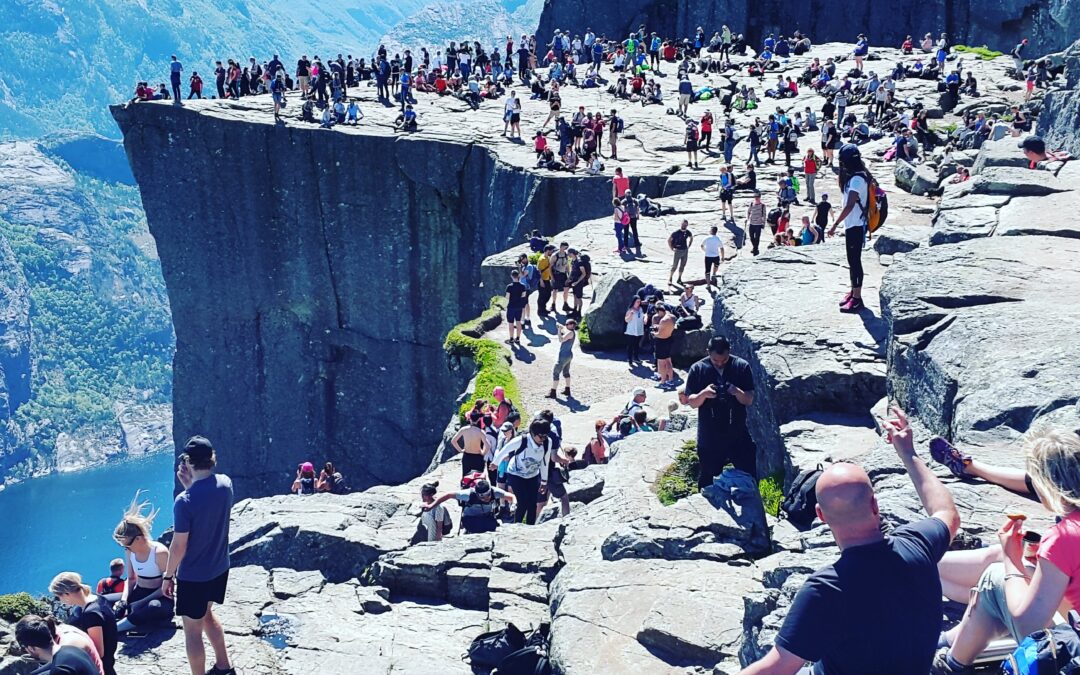 There are a lot of people hiking Preikestolen in July/August. We recommend starting your hike in the afternoon.